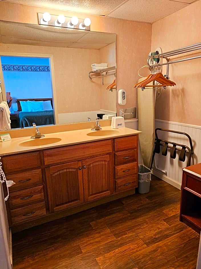 Travelodge by Wyndham Mackinaw City