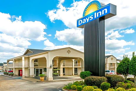 Days Inn by Wyndham Shorter