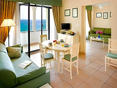 Studio Apartment ( 3 Adults)