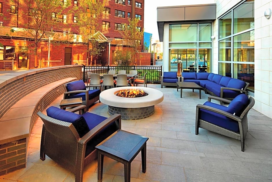 Courtyard by Marriott Cleveland University Circle