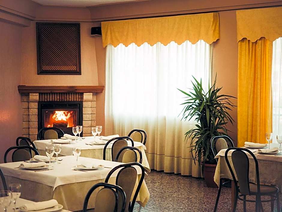 HOTEL MORENO