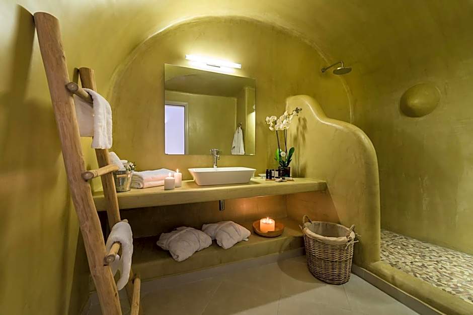 Kima Oia Suites