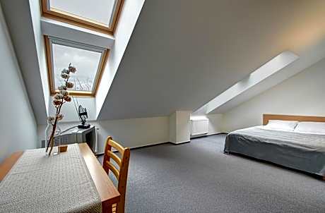Double or Twin Room with Shower
