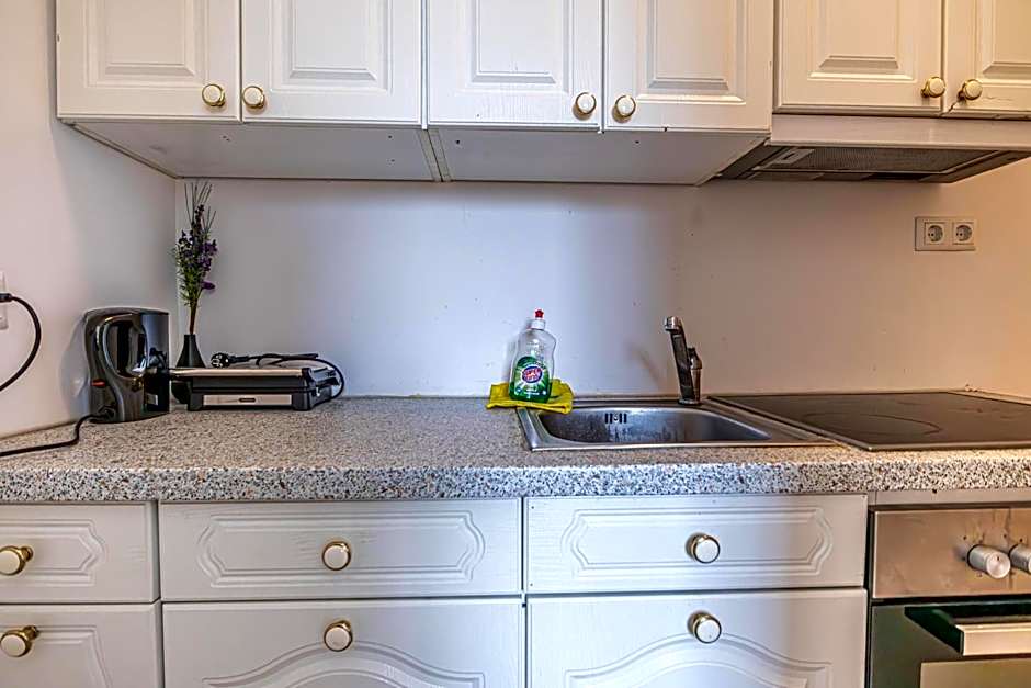 Comfy Rooms in Shared villa with Terrace and Garden