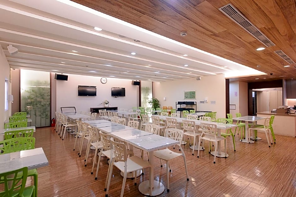 Kiwi Express Hotel - Kaohsiung Station