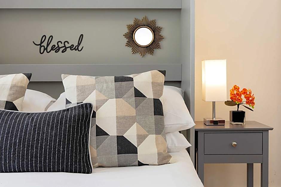 Veeve - Westbourne Curve