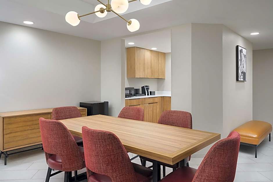 Embassy Suites By Hilton Hotel At Hampton Roads Convention Center, Va