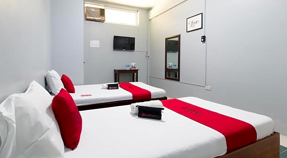 RedDoorz @ Teofila Lodge