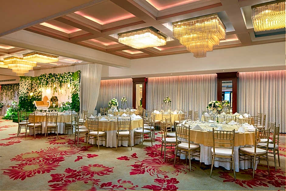 Earl's Regency Hotel