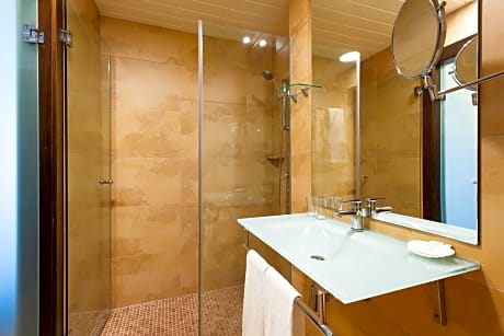 DOUBLE BASIC 2 ADULTS + 1 CHILD