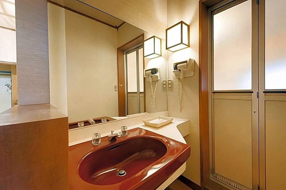 MICASA (Minakami Hot Spring Ryokan)