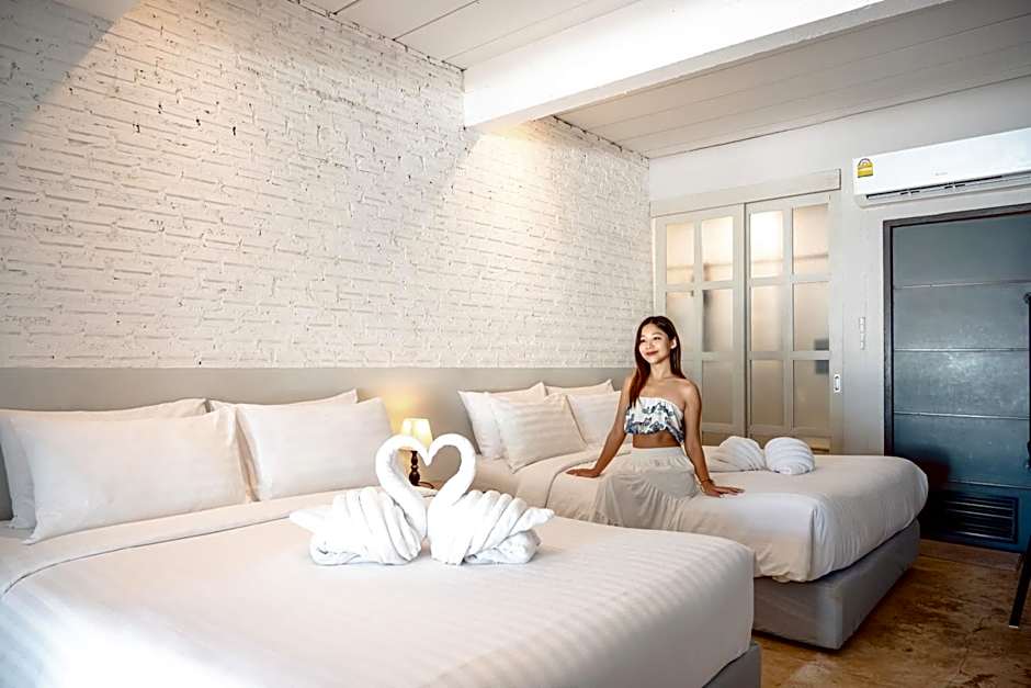 Photo 1 of 7 of Quadruple Room