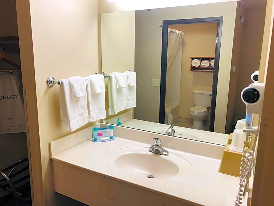 Shenandoah Inn & Suites
