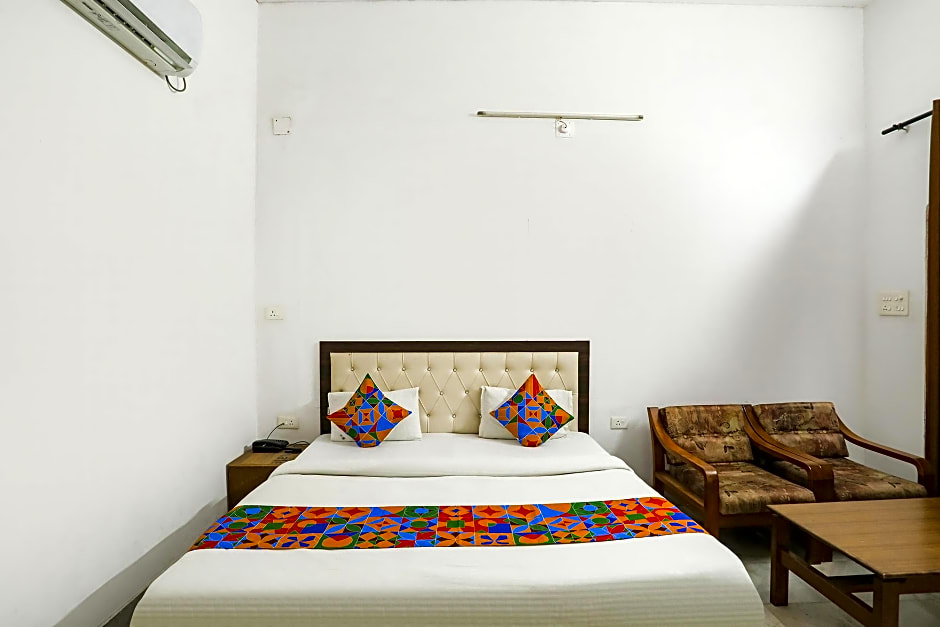 Fabexpress Prashansa Palace – Varanasi, VA