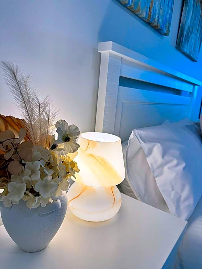 Chic 1BR Apt Urban Retreat Pool Parking Gym