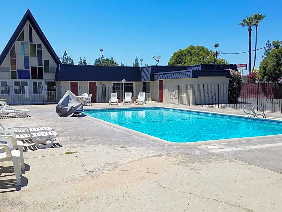 Economy Inn Fresno Yosemite '''NEWLY REMODELED'''