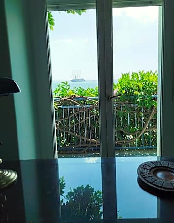 One-Bedroom Apartment with Sea View and Balcony