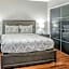 Stylish 4BR Home 20 Mins from YYZ