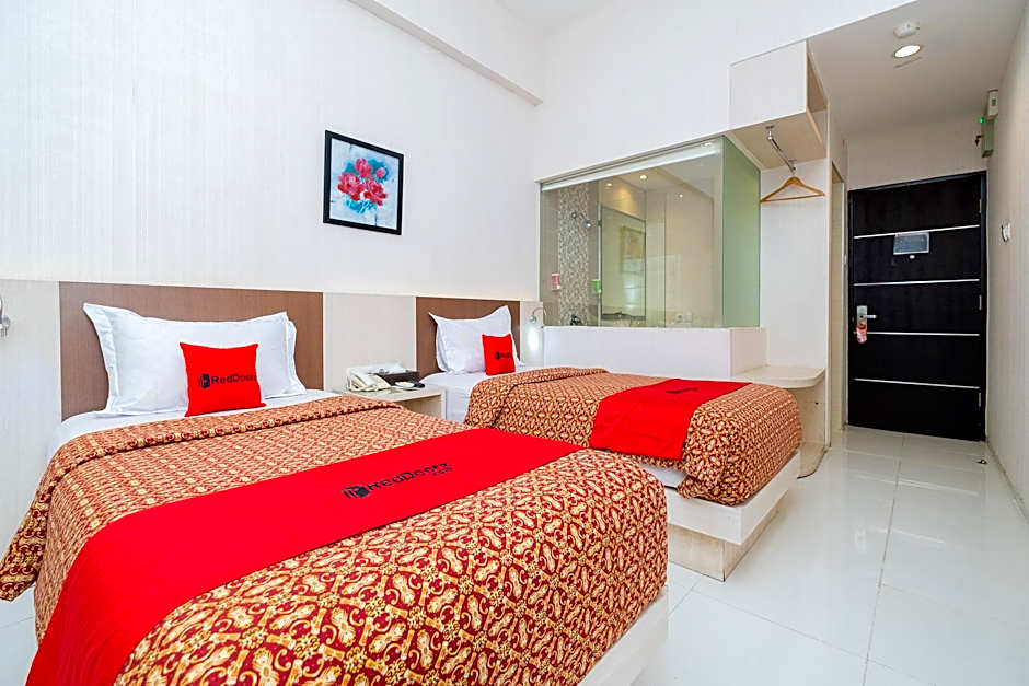 RedDoorz Premium @ Jalan Veteran Bojonegoro