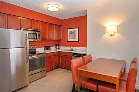 Two-Bedroom Queen Suite