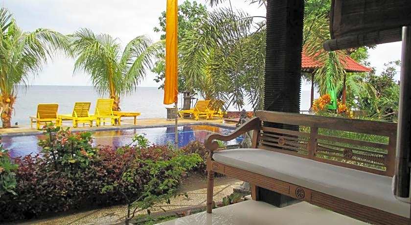 Tradisi Beach Front Villas