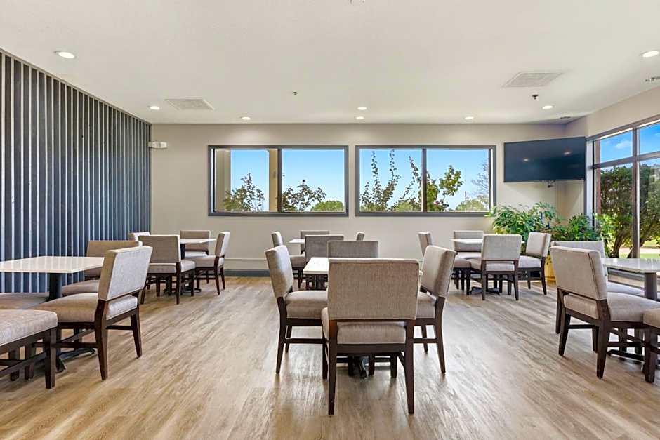 Days Inn & Suites by Wyndham Wynne