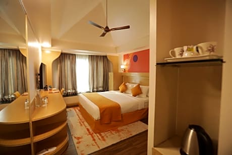 Deluxe Room with King Bed - Non-Smoking