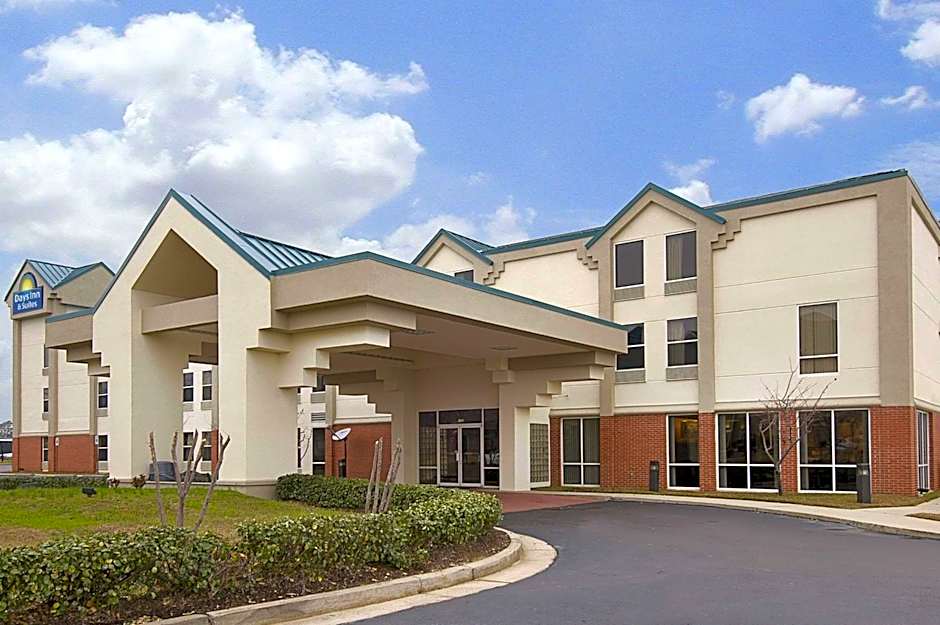 Days Inn & Suites by Wyndham Ridgeland
