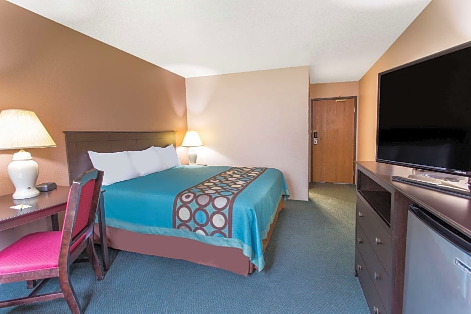Super 8 by Wyndham Austin MN