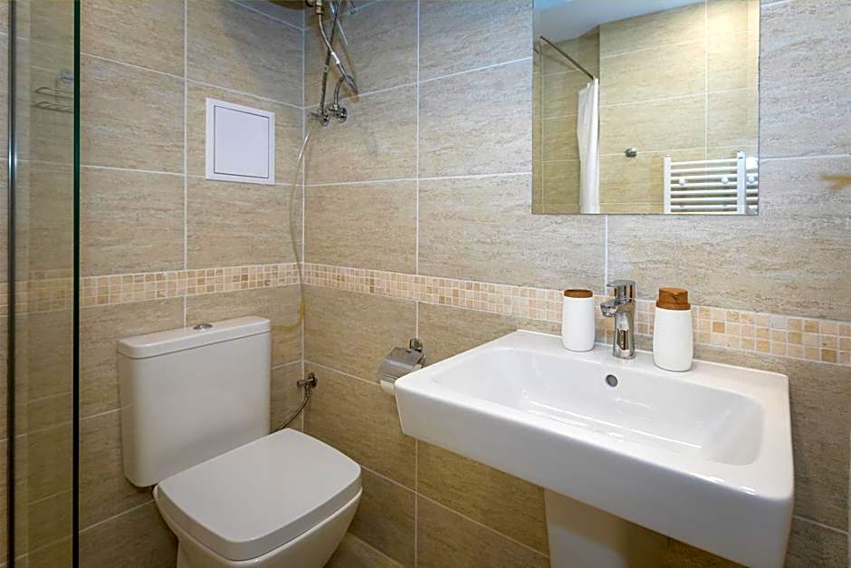 Modern and Bright Apartments near Center - FREE PARKING