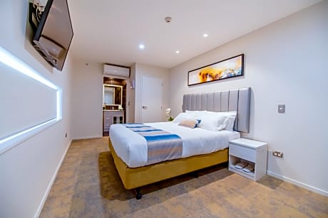 Deluxe King Room with Balcony