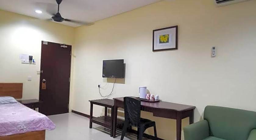 PAVILION INN HOTEL LUMUT