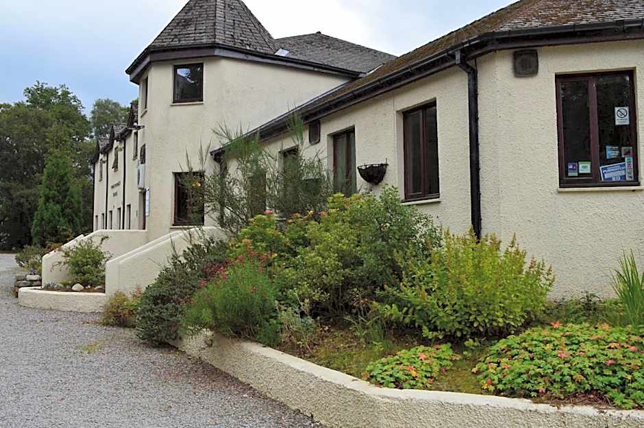 MacDonald Hotel & Cabins