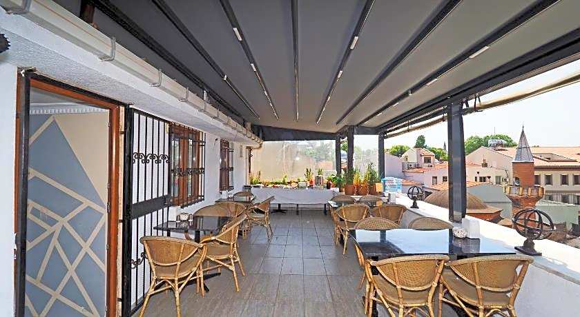 RENOVA OLD CiTY HOTEL