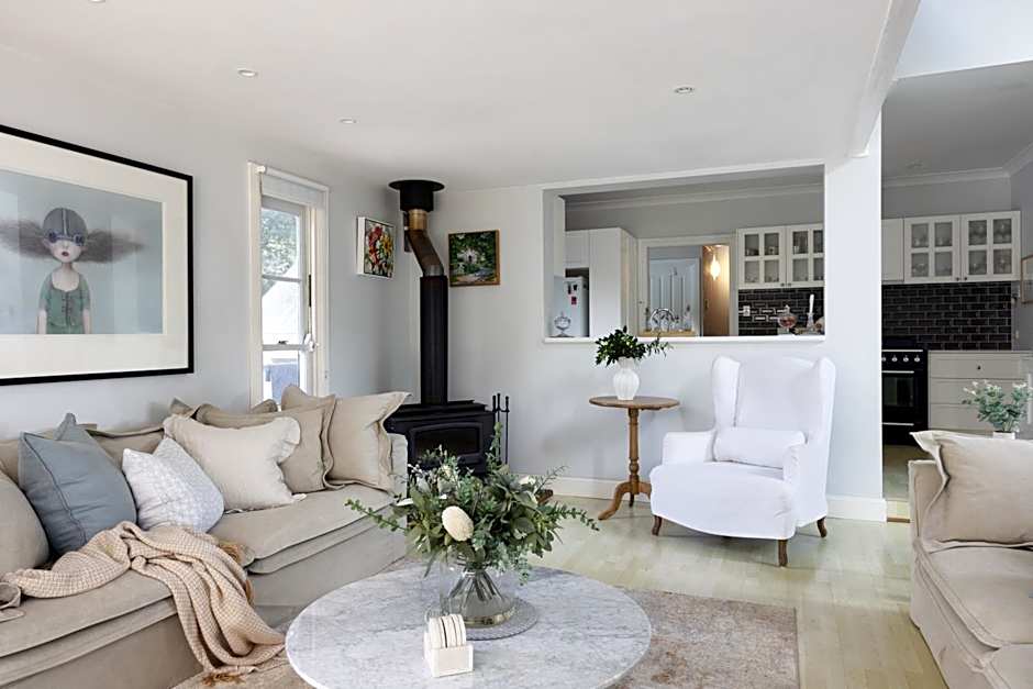 Exclusive Luxury Designer Cottage Estate for 10 - Peaceful Retreat Just 8 Minutes from Maleny