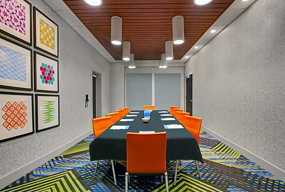 Holiday Inn Express And Suites Milwaukee - Brookfield By IHG