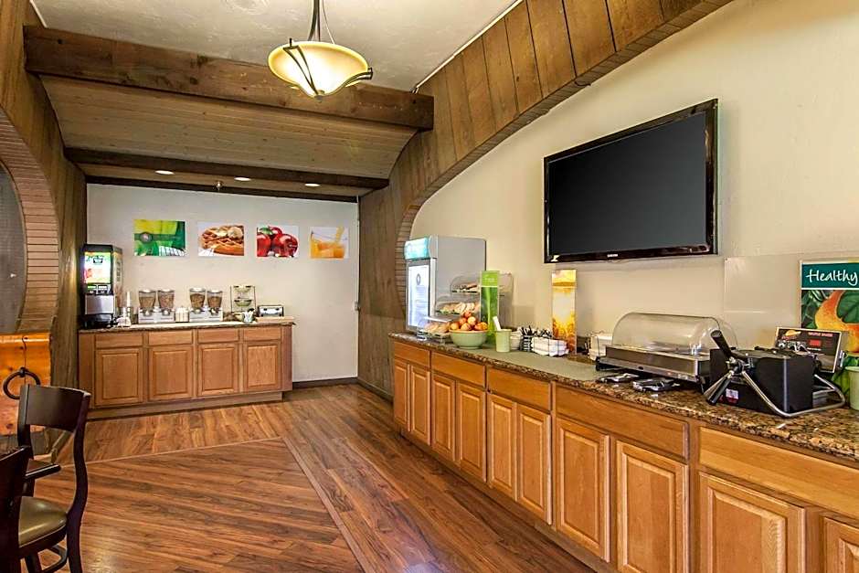 Quality Inn & Suites At Coos Bay