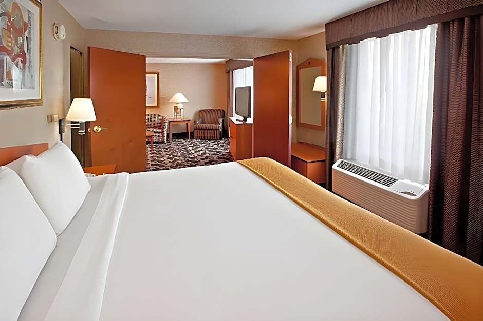Holiday Inn Express Hotel & Suites Greenwood By IHG