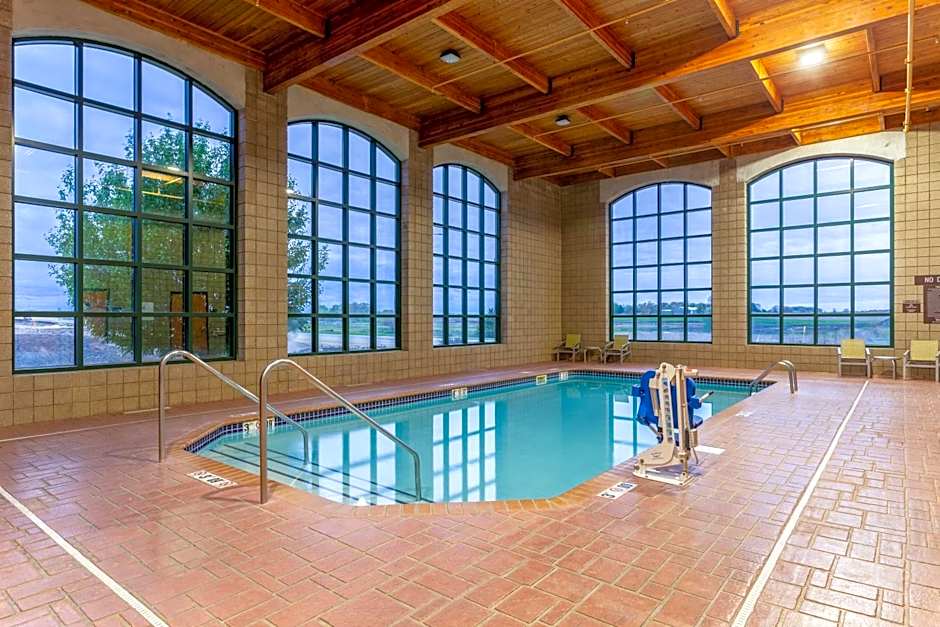 Holiday Inn Express and Suites Cedar Falls Waterloo By IHG