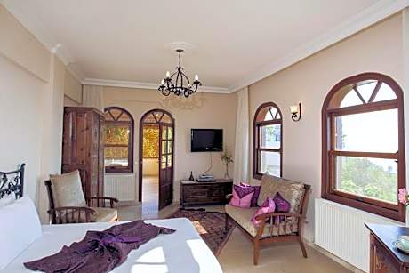 Deluxe Suite with Terrace & Jacuzzi