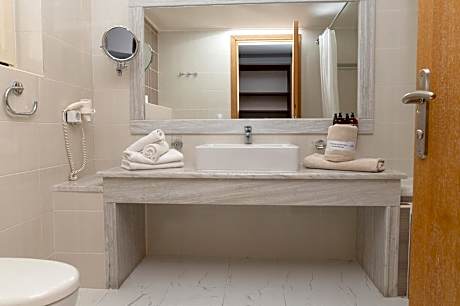 Deluxe Double or Twin Room with Sea View