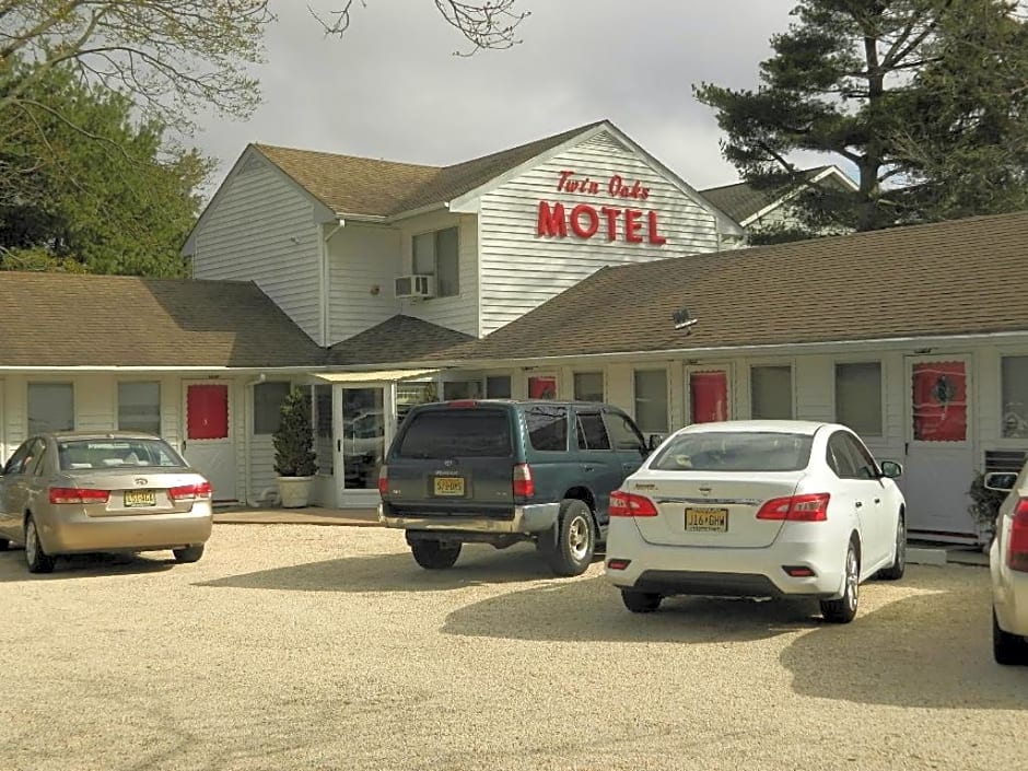 Twin Oaks Motel