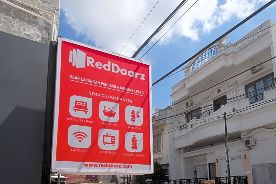 RedDoorz near Tentrem Mall Semarang