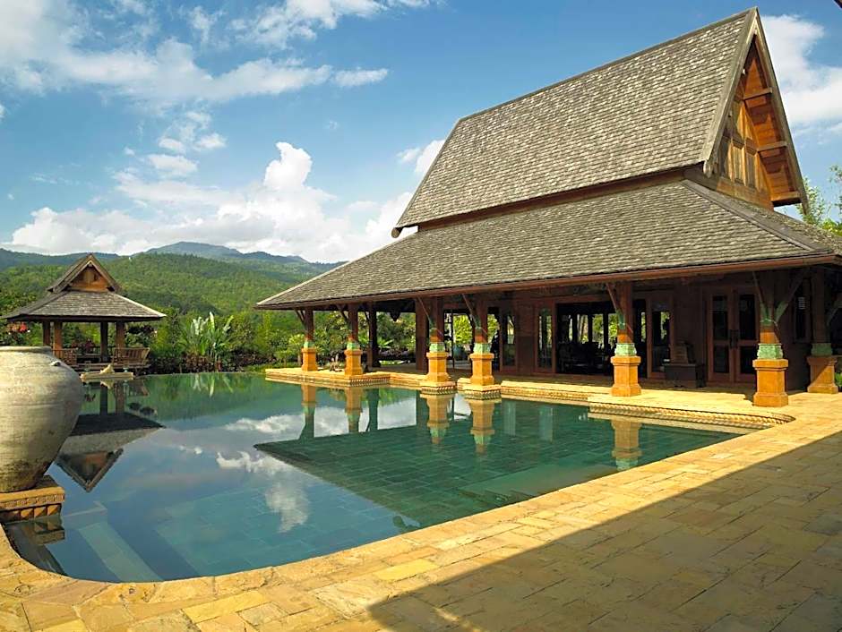 Howie's HomeStay