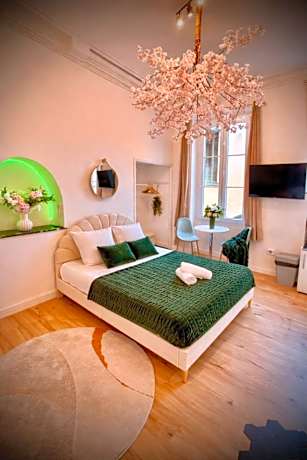 Studio with Spa Bath