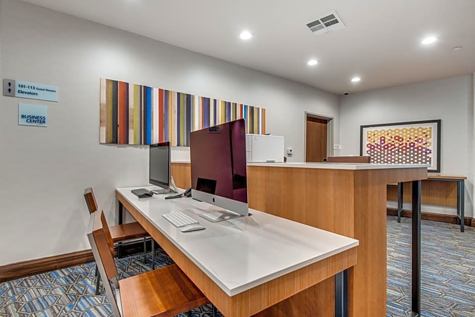 Holiday Inn Express & Suites Dallas North - Addison