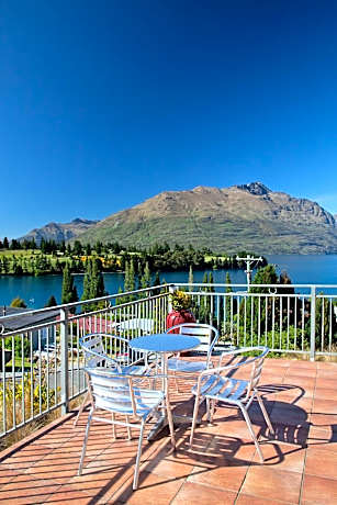 Large Studio with Lake View