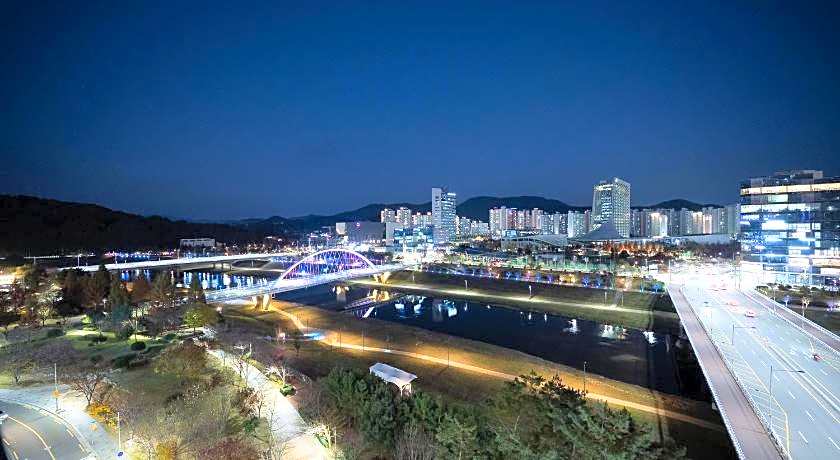 Golden Business Hotel