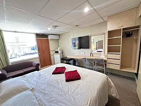 Inland Oasis Motel