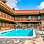 Palm Inn Hotel near Tyler Mall Riverside